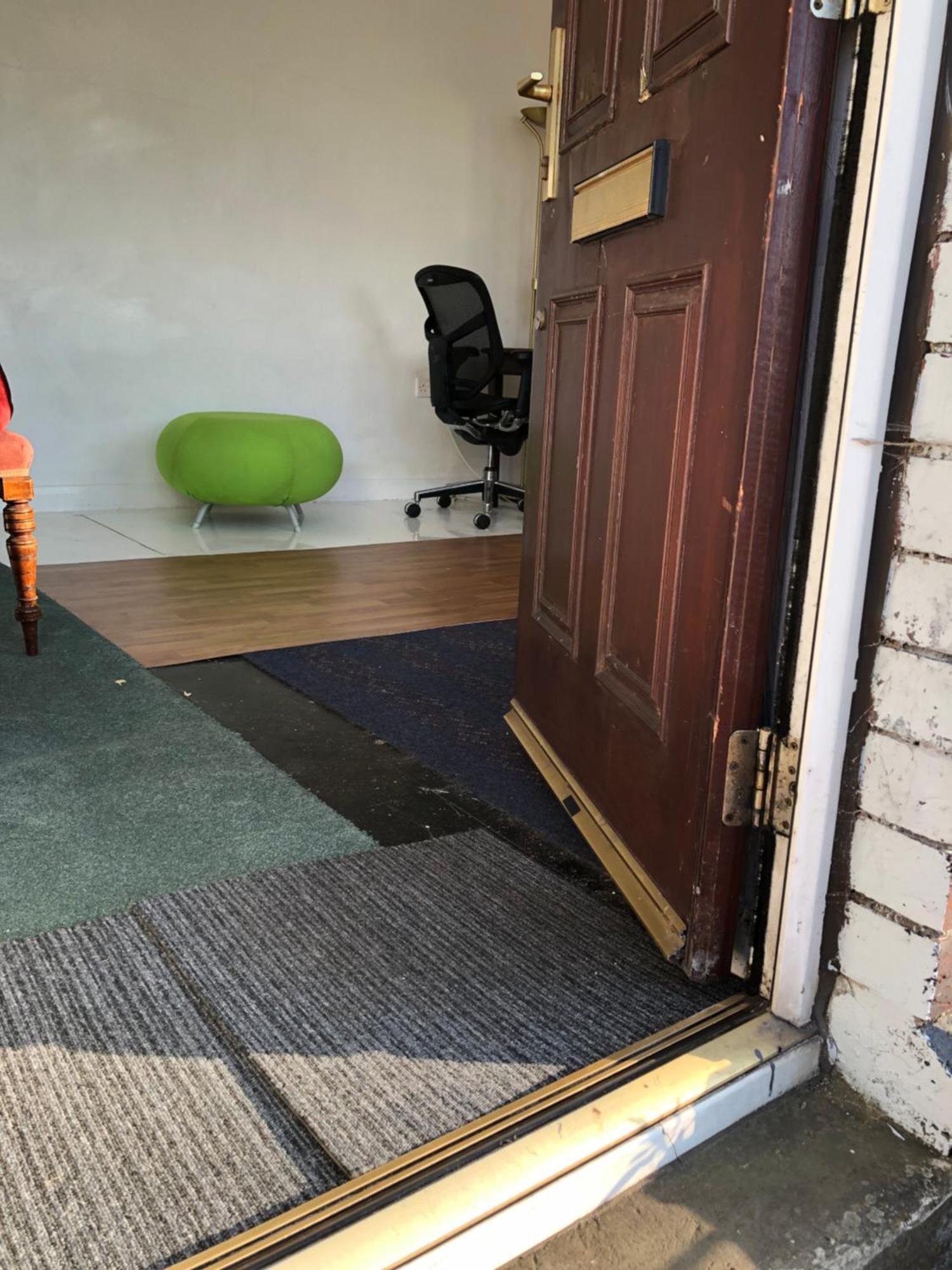 An Extra Large Room With Patio & Own Front Entrance Rotherham Rawmarsh Екстер'єр фото